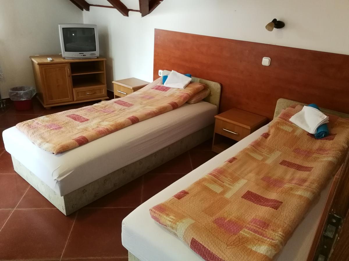 Dunakanyar Bed & Breakfast God Екстер'єр фото